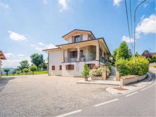 casa indipendente in vendita a Viano in zona Ca' Bertacchi