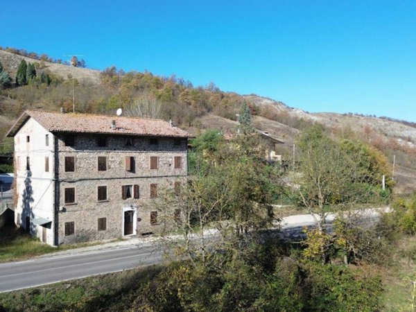 casa indipendente in vendita a Viano