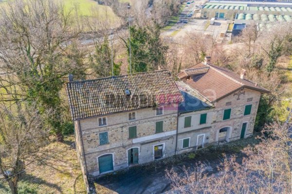 casa indipendente in vendita a Viano