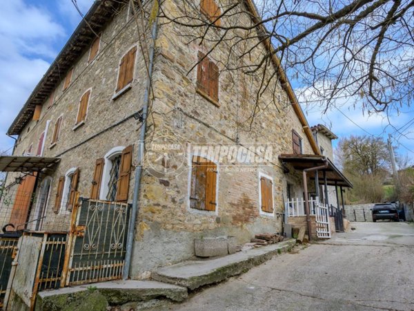 casa indipendente in vendita a Viano