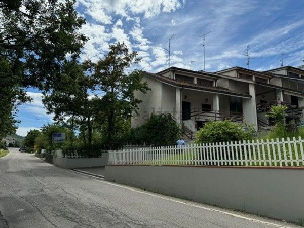 casa indipendente in vendita a Viano in zona Regnano