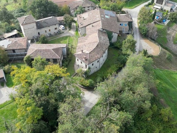 casa indipendente in vendita a Viano