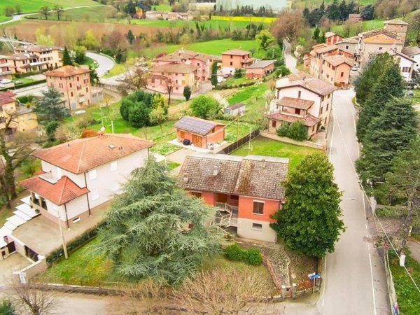 casa indipendente in vendita a Viano