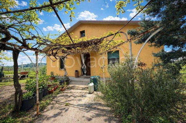 casa indipendente in vendita a Viano in zona Mamorra