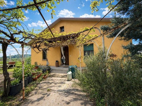 casa indipendente in vendita a Viano