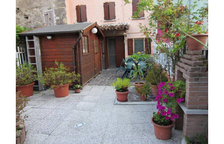 casa indipendente in vendita a Viano in zona Tabiano