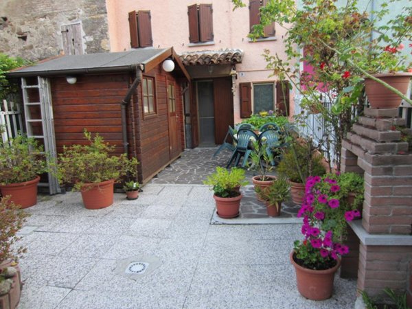 casa indipendente in vendita a Viano in zona Tabiano