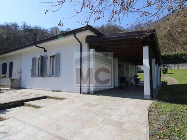 appartamento in vendita a Viano in zona Regnano