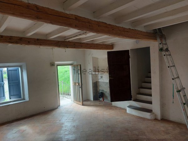 casa indipendente in vendita a Viano