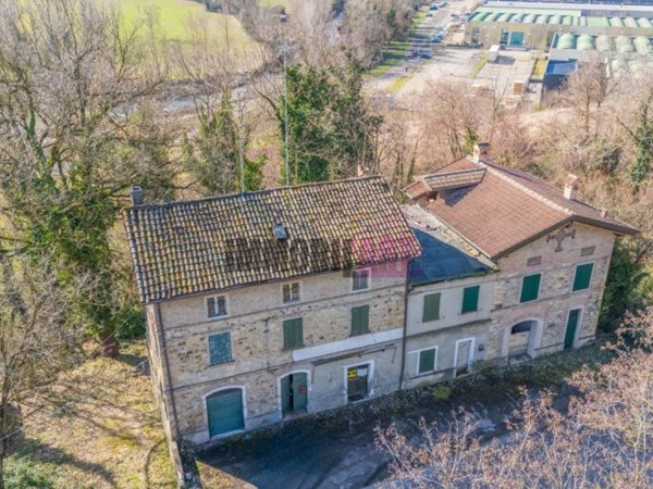 casa indipendente in vendita a Viano