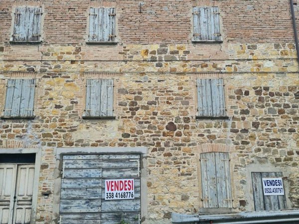 casa indipendente in vendita a Viano in zona Ca' Bertacchi