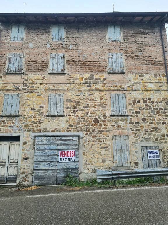 casa indipendente in vendita a Viano in zona Ca' Bertacchi