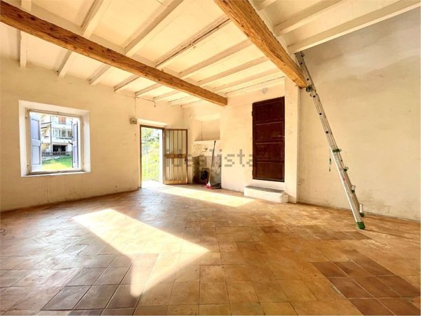 casa semindipendente in vendita a Viano