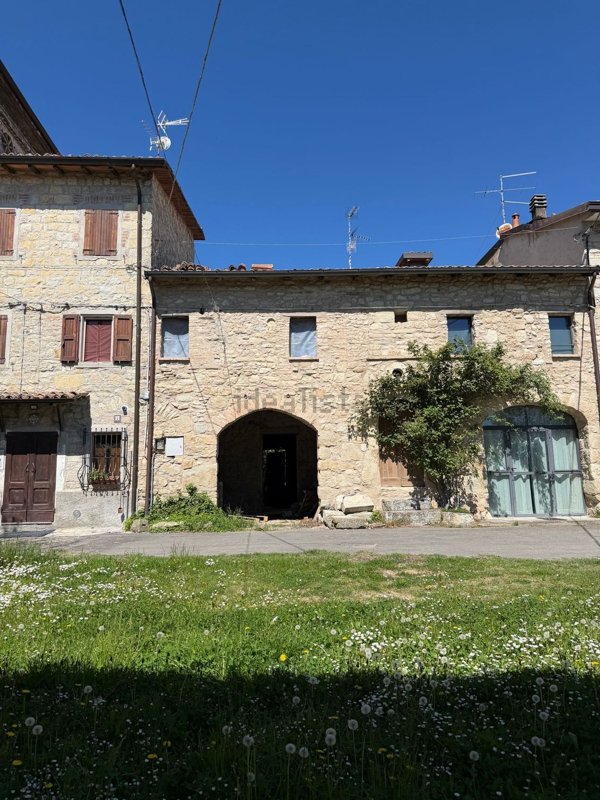 casa indipendente in vendita a Viano