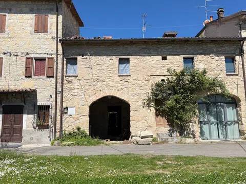 casa indipendente in vendita a Viano in zona Predale