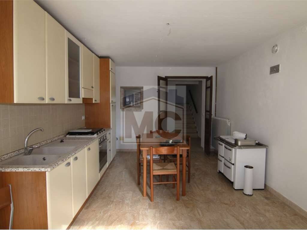 appartamento in vendita a Viano in zona Tabiano
