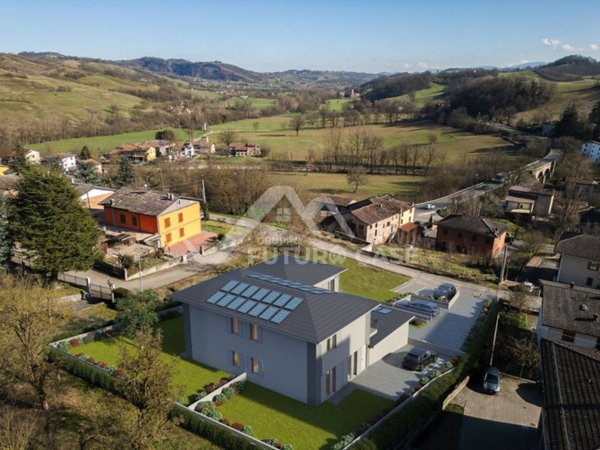 casa indipendente in vendita a Viano in zona Fagiano