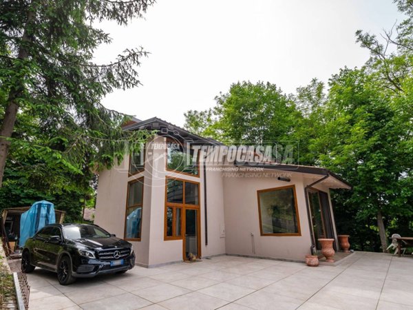 casa indipendente in vendita a Viano