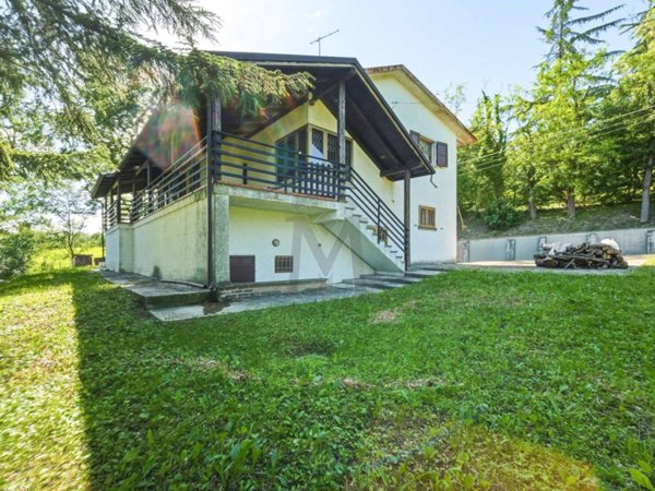 casa indipendente in vendita a Viano in zona Regnano