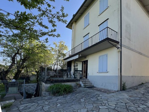 casa indipendente in vendita a Viano in zona Fondiano