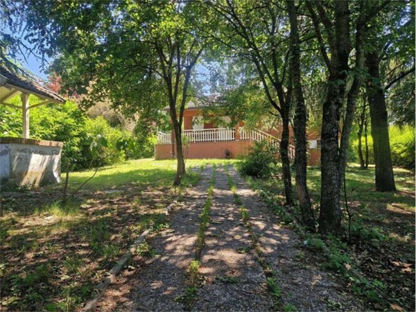 casa indipendente in vendita a Viano in zona Casola Querciola