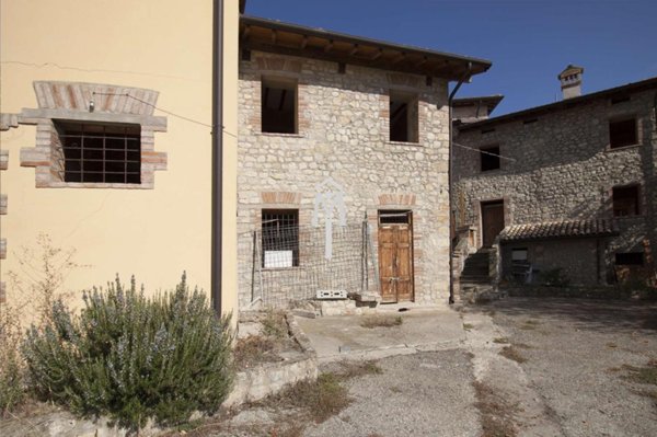 casa indipendente in vendita a Viano in zona Ca' de' Pazzi