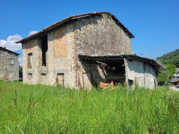 casa indipendente in vendita a Viano