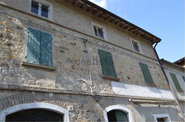 casa indipendente in vendita a Viano in zona Mamorra
