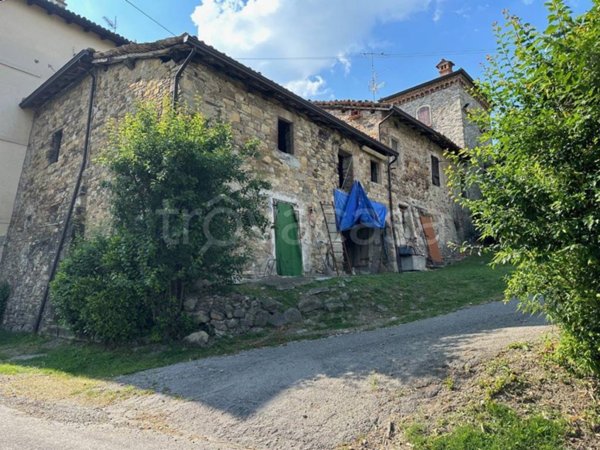 casa indipendente in vendita a Viano in zona Mamorra