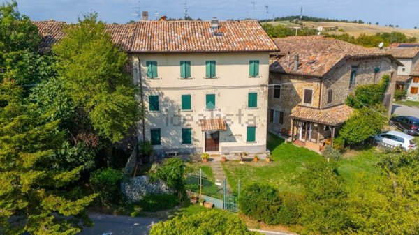 appartamento in vendita a Viano in zona Casola Querciola