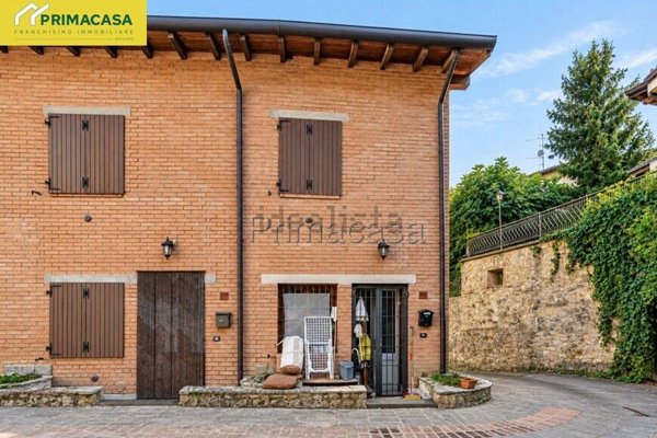 casa indipendente in vendita a Viano in zona Ca' de' Pazzi
