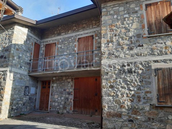 casa indipendente in vendita a Villa Minozzo in zona Sologno