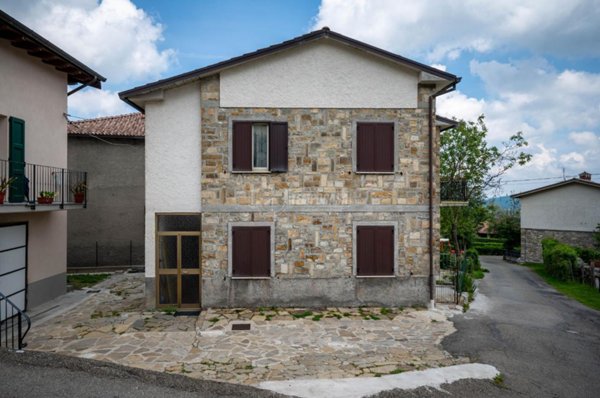 casa indipendente in vendita a Villa Minozzo in zona Santonio
