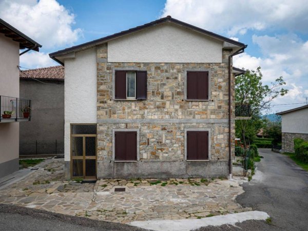 casa indipendente in vendita a Villa Minozzo in zona Santonio