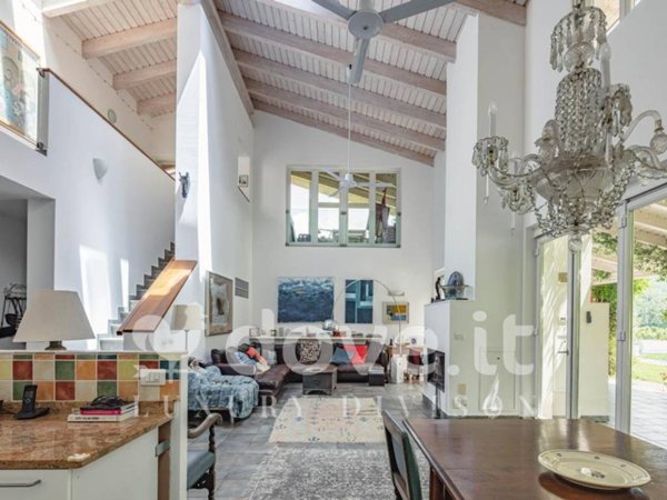 casa indipendente in vendita a Villa Minozzo in zona Poiano