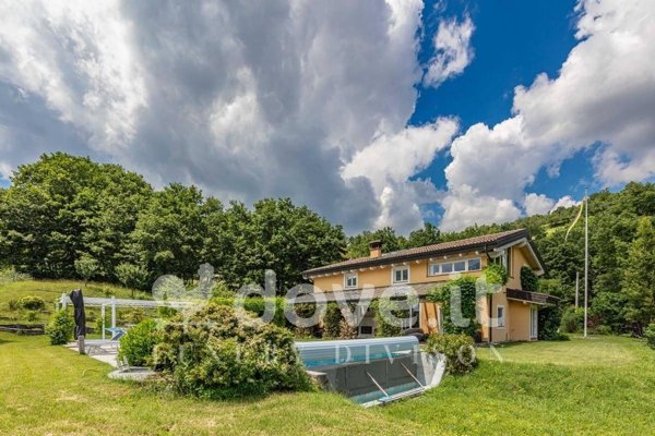 casa indipendente in vendita a Villa Minozzo in zona Poiano