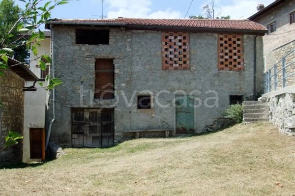 casa indipendente in vendita a Villa Minozzo in zona Poiano