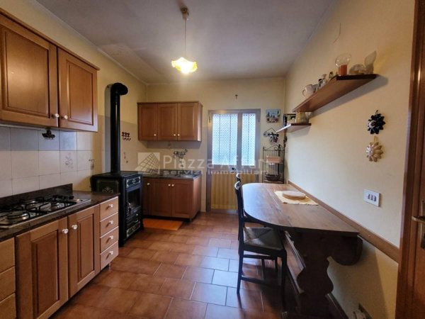 appartamento in vendita a Villa Minozzo in zona Monteorsaro