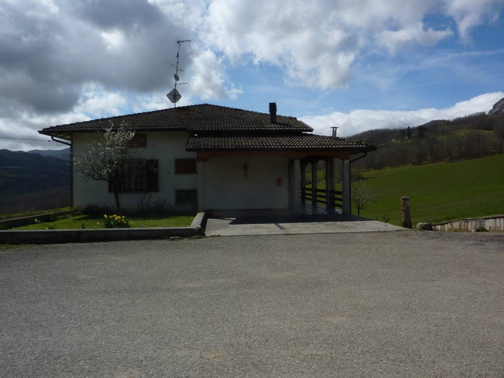 casa indipendente in vendita a Villa Minozzo in zona Gova