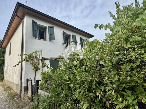 casa indipendente in vendita a Villa Minozzo in zona Carù