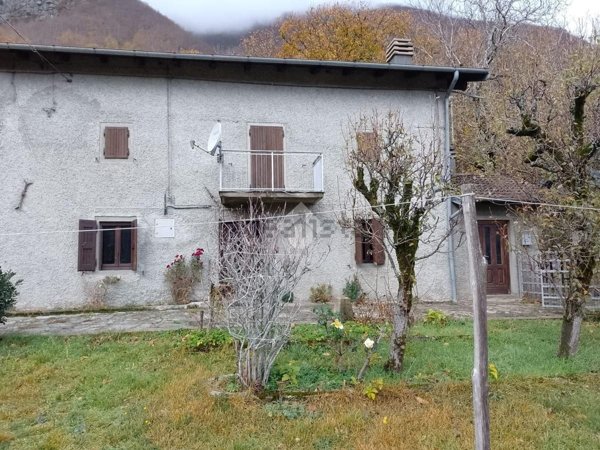 casa indipendente in vendita a Villa Minozzo in zona Civago