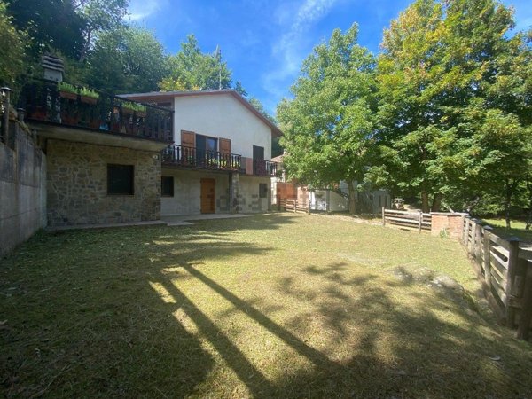casa indipendente in vendita a Villa Minozzo in zona Febbio