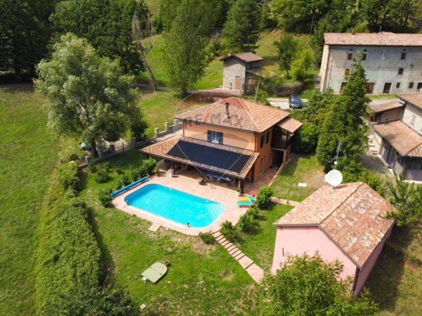 casa indipendente in vendita a Villa Minozzo in zona Morsiano