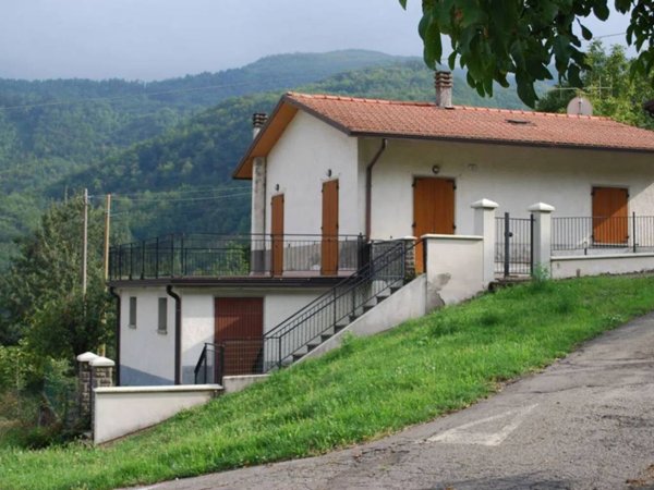 casa indipendente in vendita a Villa Minozzo in zona Sologno