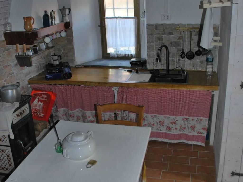casa indipendente in vendita a Villa Minozzo in zona Febbio