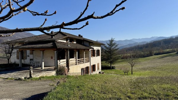 casa indipendente in vendita a Villa Minozzo in zona Gova