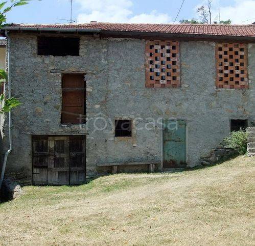 casa indipendente in vendita a Villa Minozzo in zona Poiano