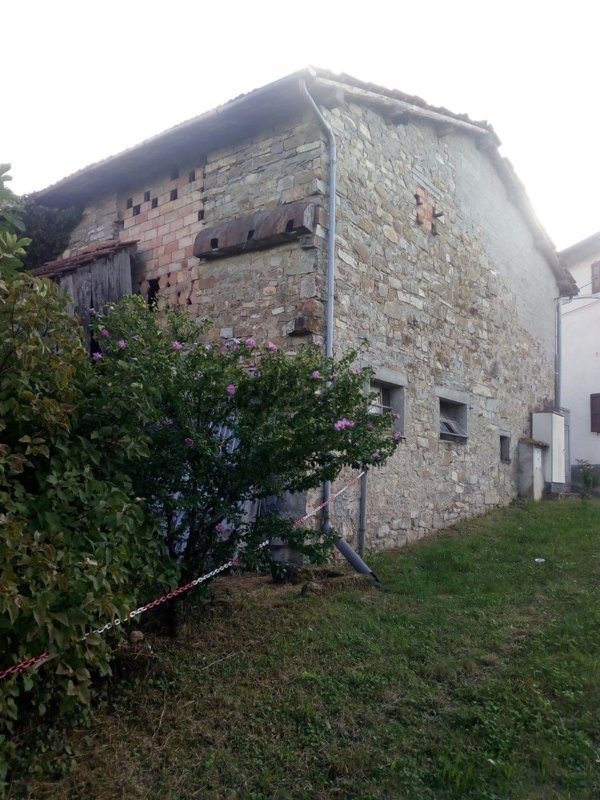 casa indipendente in vendita a Villa Minozzo in zona Tizzola