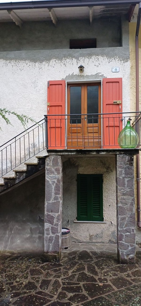 casa indipendente in vendita a Villa Minozzo in zona Febbio