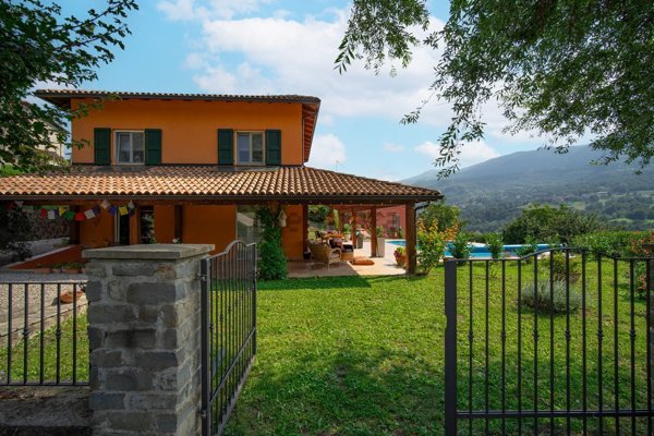 casa indipendente in vendita a Villa Minozzo in zona Morsiano